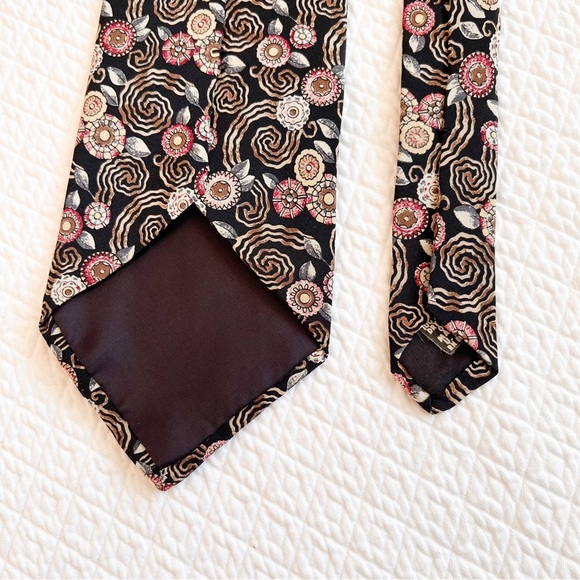 The Metropolitan Museum of Art 100% Silk Tie - Picture 5 of 7